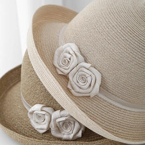 Chapeau de soleil élégant en paille style français avec double fleur pour la plage d'été