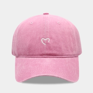 Vintage-Baseballcap in gewaschenem Pink mit weißer Herzstickerei und verstellbarem Verschluss