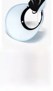 Détail de la mentonnière amovible réglable sur le chapeau pare-soleil bleu clair