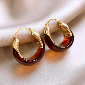 Vintage gold and tortoiseshell resin geometric earrings with premium metallic finish