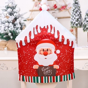 Détail de housse de chaise de Noël rouge avec Père Noël et texte Warm Wishes