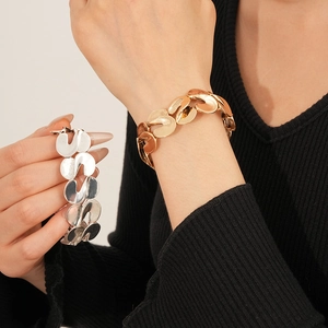 Detailed comparison of wide hammered metal S-shaped bracelets in gold and silver finish