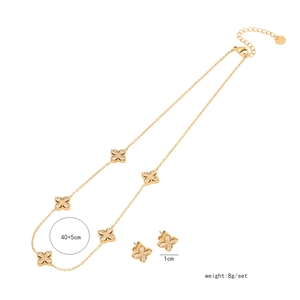 Detail view of flower jewelry set featuring sizes and weight specifications