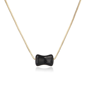 Collier pour femme avec pendentif rectangulaire en pierre de sable bleu et chaîne dorée