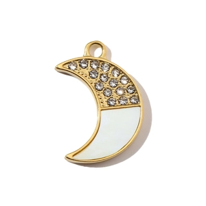 Détail d'un pendentif demi-lune plaqué or 14 carats avec cristaux et incrustation