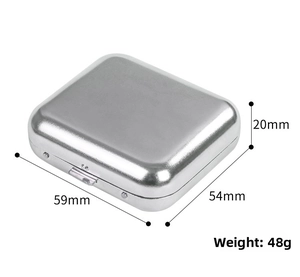 Detalle de cenicero de bolsillo portátil de metal, dimensiones 59mm x 54mm x 20mm