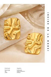 Detail of 18K gold-plated earrings with rectangular pleated texture on a stone