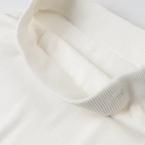Close-up of white knitted vest neckline featuring premium ribbed texture and fine craftsmanship