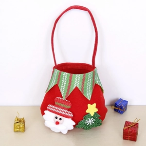 Rote Weihnachtsfilztasche mit 3D-Weihnachtsmann und grün gestreifter Christbaumanhängung