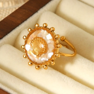 18K gold-plated stainless steel scallop shell ring with adjustable band and pearl-like inlay