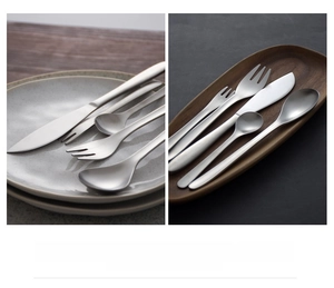 Detailed comparison of matte 304 stainless steel cutlery set on ceramic and wood plates