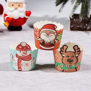 Muffinförmchen Set mit Weihnachtsmann, Schneemann und Rentier Motiven für die Weihnachtsbäckerei