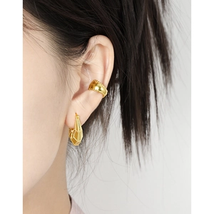 Irregular cut gold S925 silver hoop earrings and beaded ear cuff on female model