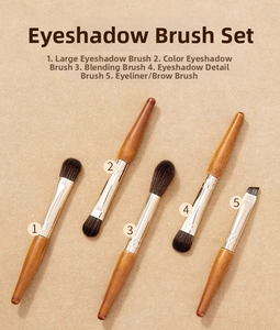Detailed overview of 5 eye makeup brushes with wooden handles and golden ferrules