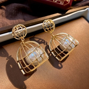 Vintage kooi-pareloorbellen met vergulde bollen in Franse luxe stijl voor dames