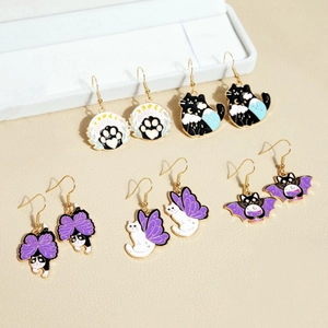 Five pairs of cute cartoon cat earrings with purple enamel and gold-plated metal
