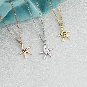 Collier Pendentif en Acier Inoxydable Thème Océan Hippocampe Étoile de Mer Nautilus Cocotier Feuille de Monstera Bijoux pour Femmes Cadeau