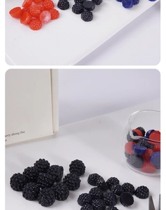 Détail de mûres artificielles de 1,2 cm réalistes en noir, rouge et bleu