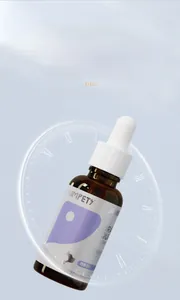Nettoyant pour traces de larmes pour chiens et chats 30ml avec compte-gouttes sur fond bleu