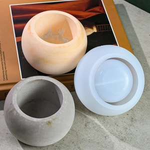 Vue détaillée du moule rond en silicone avec pots succulentes effet marbré
