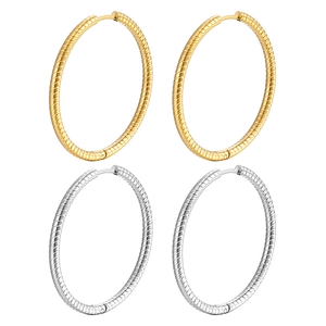 Créoles torsadées tendance en acier inoxydable plaqué or 18 carats et argent poli