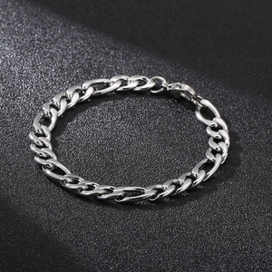 Collier chaîne Figaro minimaliste en acier inoxydable argenté avec un fermoir mousqueton