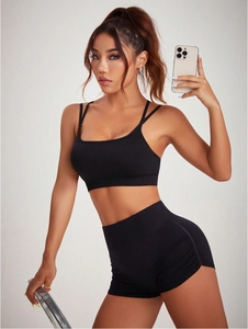 Damen Yoga-Set in Schwarz mit eckigem Ausschnitt Tanktop und gerafften Shorts mit hoher Taille