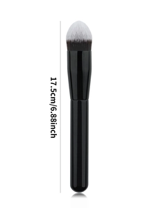 Detail view of professional 17.5cm makeup brush with black and white gradient bristles