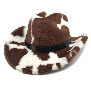 Sombrero vaquero de felpa con estampado de vaca marrón y blanco y banda de cuero con emblema
