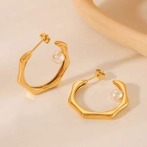 Elegant C-shaped 18K gold plated stainless steel earrings with pearl inlay detail