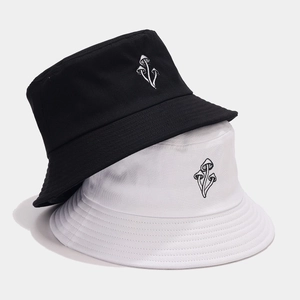 Bobs en coton noir et blanc avec broderie champignon pour protection solaire en plein air