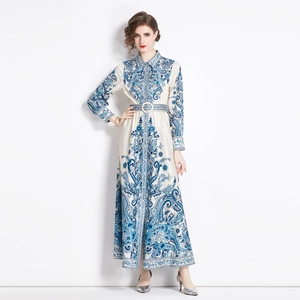 Longue robe imprimée paisley à manches longues avec col à revers et ceinture