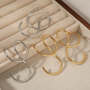 Irregular twisted line earrings in gold and silver finish, modern minimalist jewelry