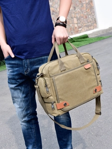 Borsa business da uomo in tela kaki con dettagli in pelle e design multitasche