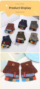 Details gestreifter Strick-Fäustlinge mit Klappfunktion und buntem Block-Design