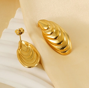 Detailed view of 18K gold plated stainless steel heart earrings with polished finish