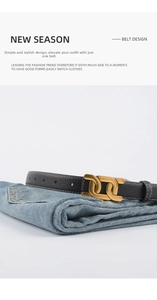 Détail d'une ceinture en cuir grainé avec boucle chaîne à double anneau doré sur un jean