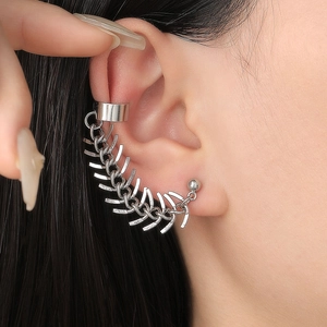 Boucle d'oreille manchette en forme d'arête de poisson argentée style punk pour hommes