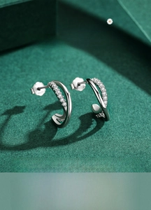 Macro shot of S925 sterling silver criss-cross earrings with pavé stones and S925 hallmark