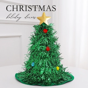 Chapeau de sapin de Noël en guirlande verte avec pompons colorés et étoile dorée