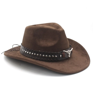 Klassischer dunkelbrauner Western-Cowboyhut mit Nietenband aus Leder und silbernem Stierkopf