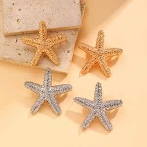 Fashionable starfish necklace and earrings jewelry set in gold and silver metal textures
