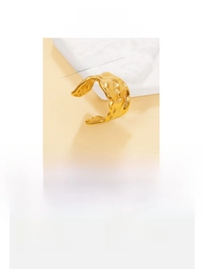 Detailed view of U-shaped ear cuff dimensions showing 1cm width and 18K gold hammered texture