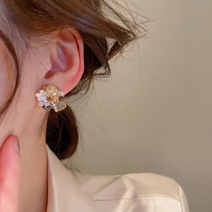 Vintage crystal floral earrings with amber stones and gold accents for elegant styling
