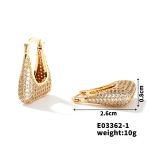 Detailed size and weight specs for gold plated zircon earrings featuring 2.6cm length