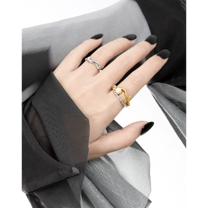 Minimalist S925 silver irregular hollow ring with freshwater pearl on mesh background
