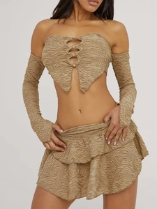 Tenues Streetwear Gothiques Sexy Kaki Avec Haut Tube Plissé Texturé Et Mini-Jupe À Volants Et Manches Séparées Pour Femmes
