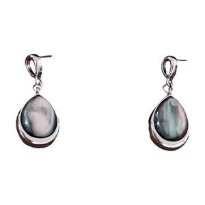 Silver hollow teardrop earrings with shell texture in a classic vintage fashion design