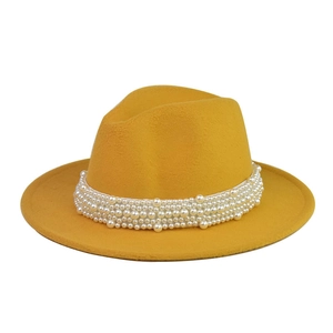Sombrero fedora elegante de lana amarilla con una hermosa banda decorativa de perlas