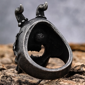 Gothic punk bull horn skull ring in antique silver finish made of stainless steel for men